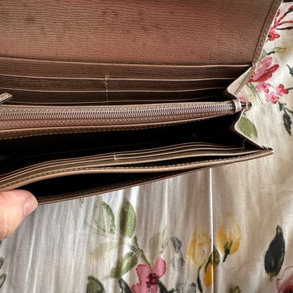 Authentic Gucci Lovely Heart Gold Wallet. - Picture 14 of 14